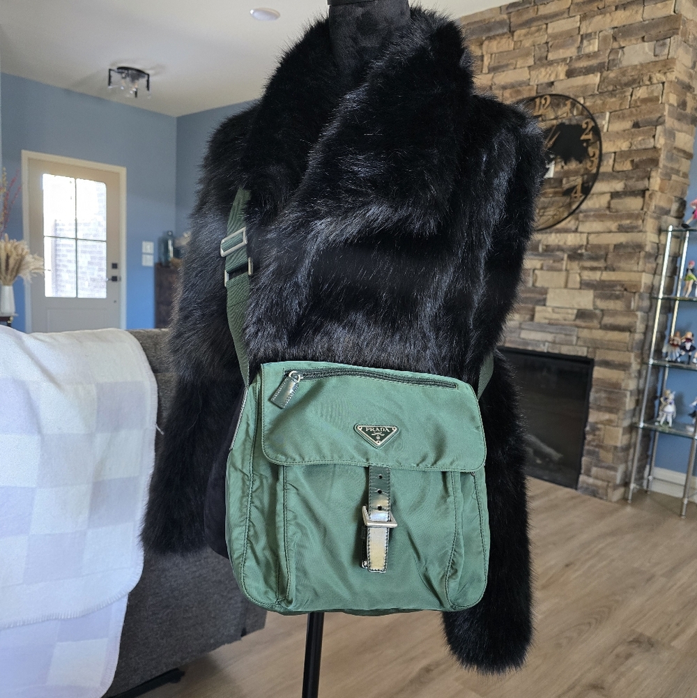Authentic Prada Forest Green Messenger Bag - Picture 2 of 15